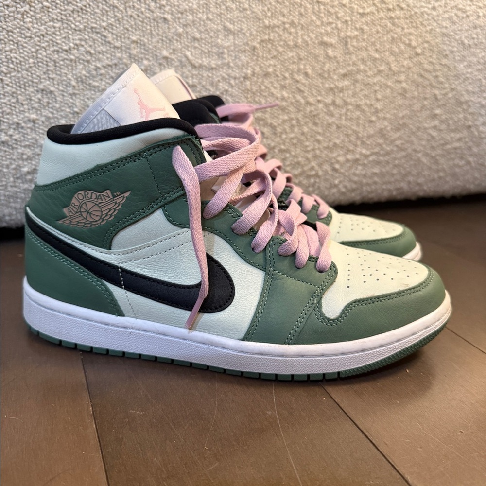 Jordan Women's Mint Green and Pink Sneakers